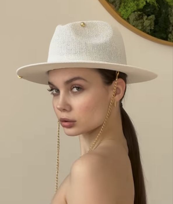 Капелюх, шляпка, шляпа.
