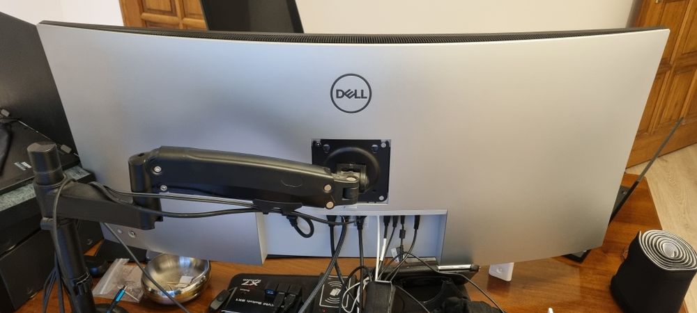 Dell UltraSharp U4021QW 5K2K (5120x2160) 21:9 KVM