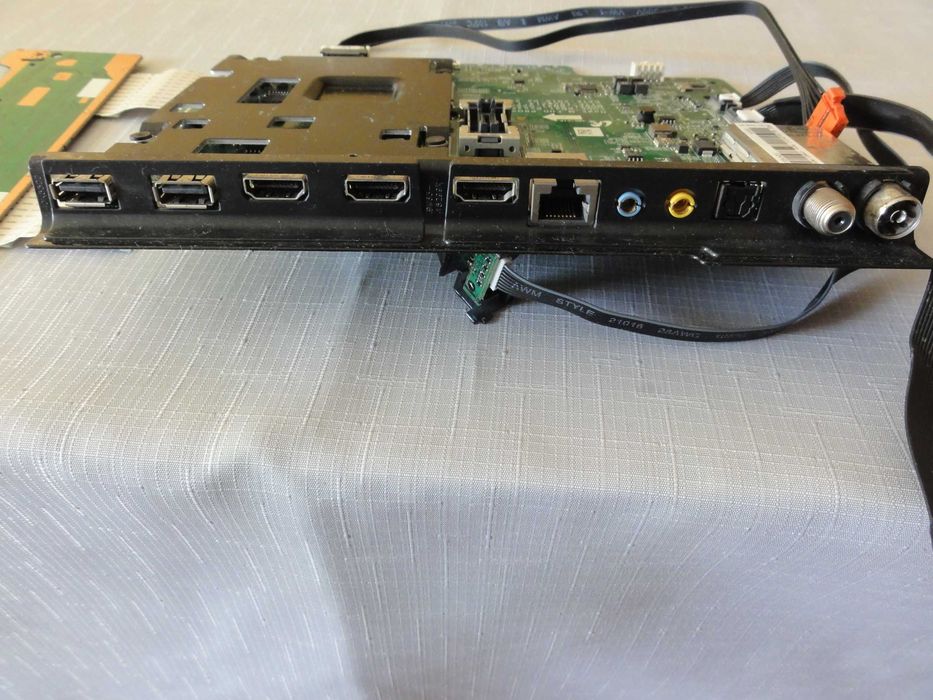 Płyta sygnałowa Samsung UE 5570 U