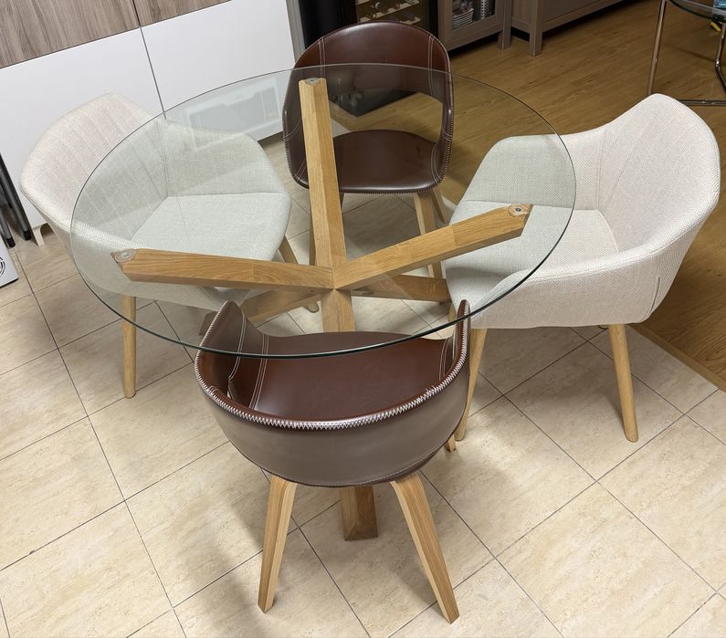 2 Cadeiras tecido bege/madeira- 50€/unid