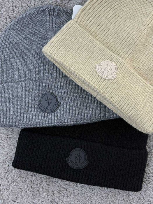 Зимова шапка Moncler