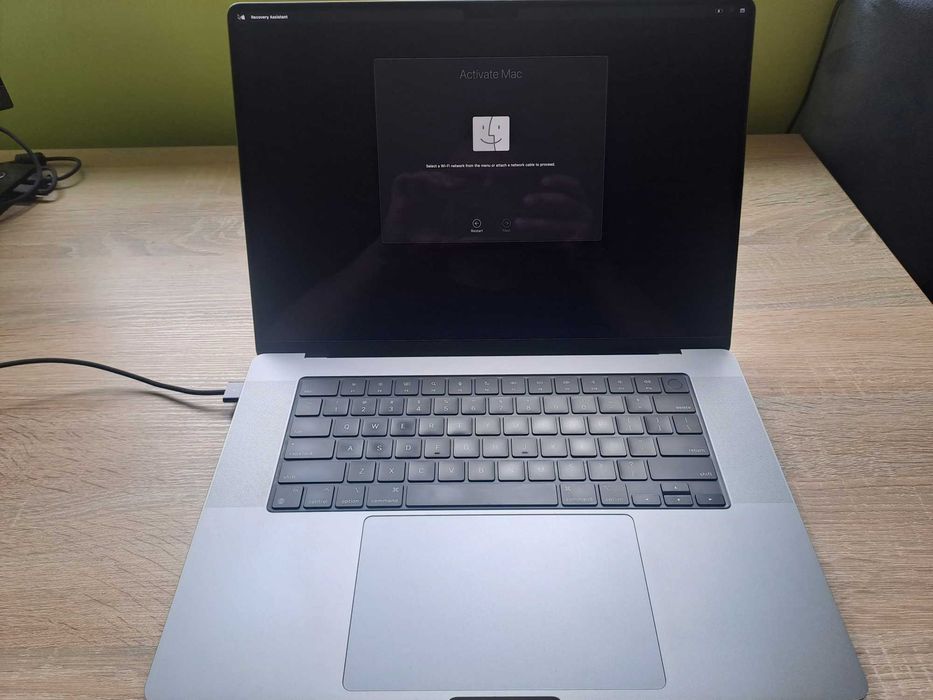 MacBook Pro M1 Max 16'' 64GB RAM dysk 4TB 10 cores z pudełkiem