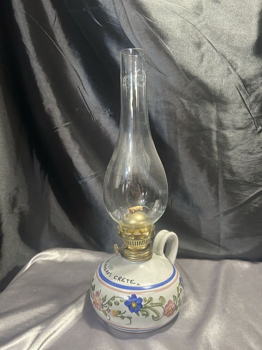 Lampa Naftowa z Ceramicznym Pojemnikiem Malowana z Regionalnym Wzorem