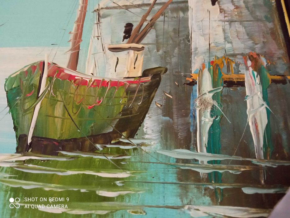 Quadro com tela texturada, moldura em mogno e veio dourado