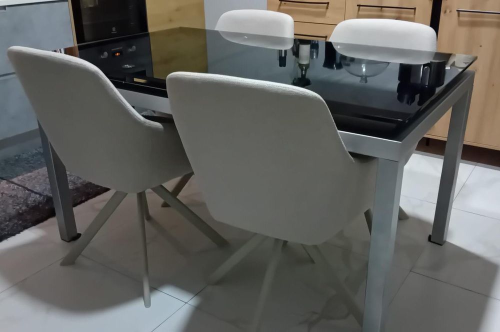 Mesa Extensível e Moderna