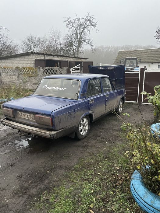 жигули ваз 2105.