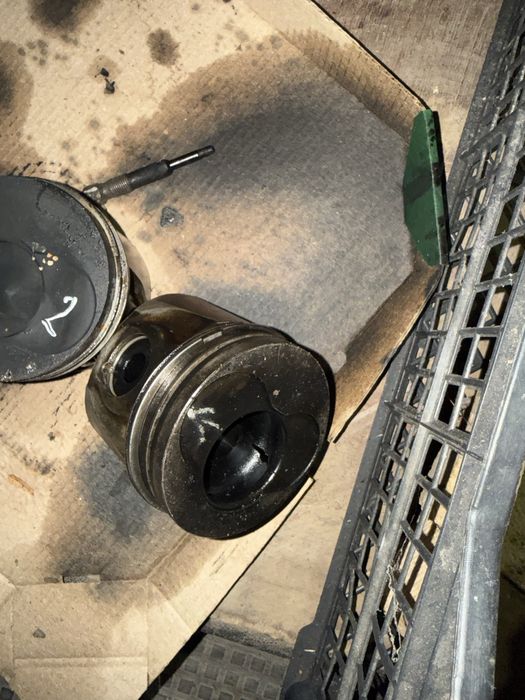 Поршні на Volkswagen t4 1.9tdi