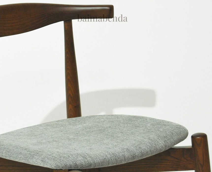 Cadeira estilo nórdico inspirada no design de Hans Wegner