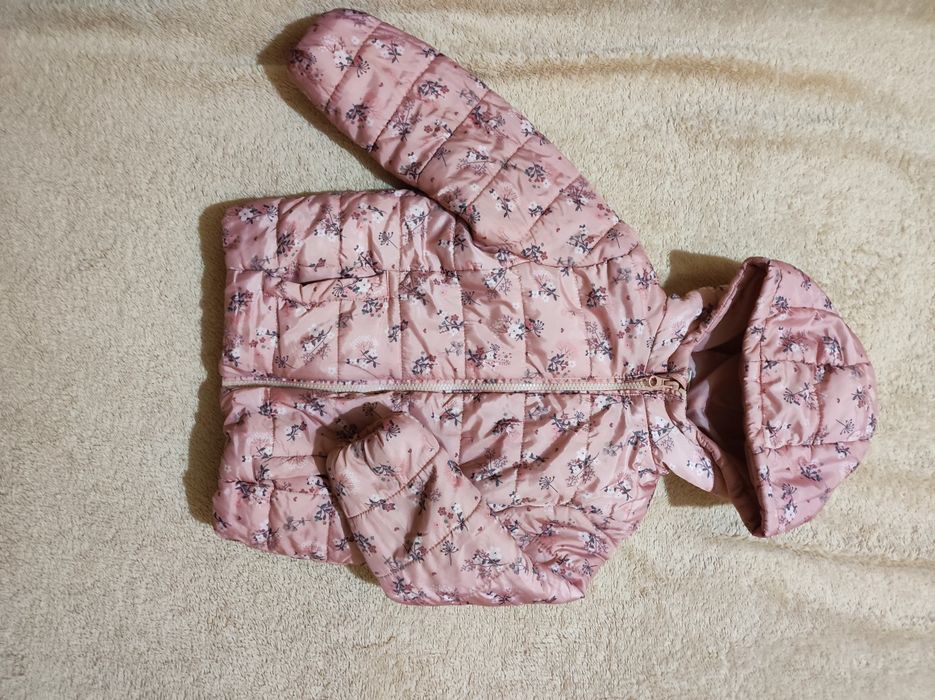 Куртка на дівчинку