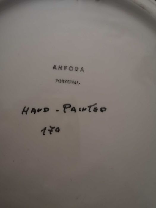 pote e prato pintados à mão