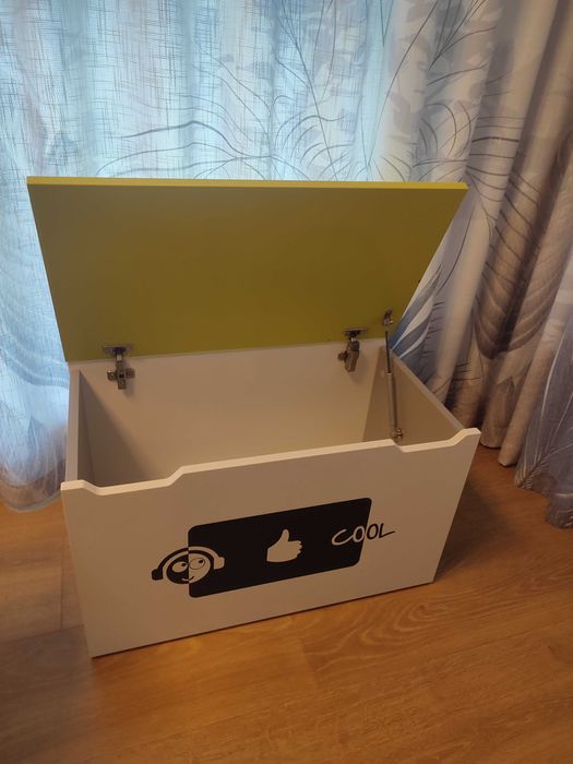 Komoda i skrzynia na zabawki MEBLIK