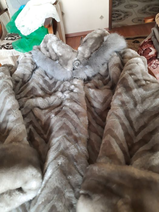 Sztuczne futro w jasnym kolorze