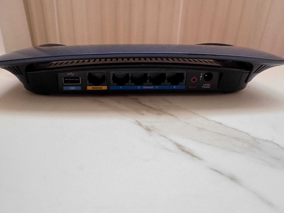 LINKSYS Simultaneus Dual-N Band Wireless Router WRT610N V1