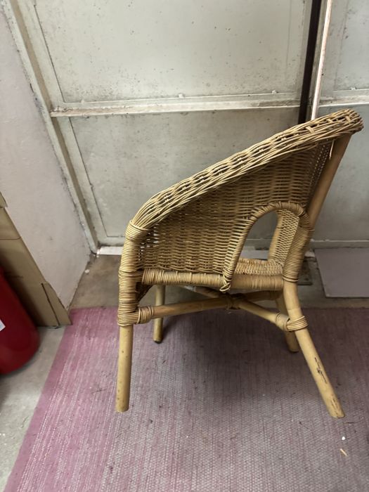 Cadeira  de crianca em verga