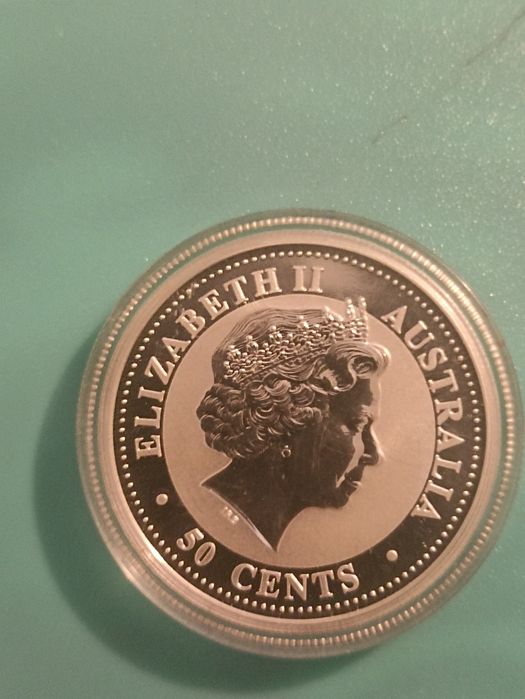 Продам монету лунар серебро  999 проби