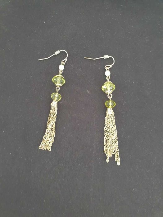 Сережки с зелеными бусинами