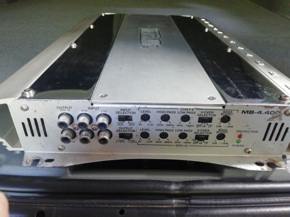 Автомобільний аудіопідсилювач