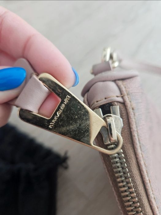 Mala pequena da Emporio Armani