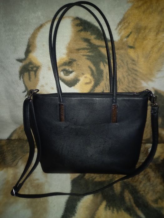 Damska torebka mieszcząca A4