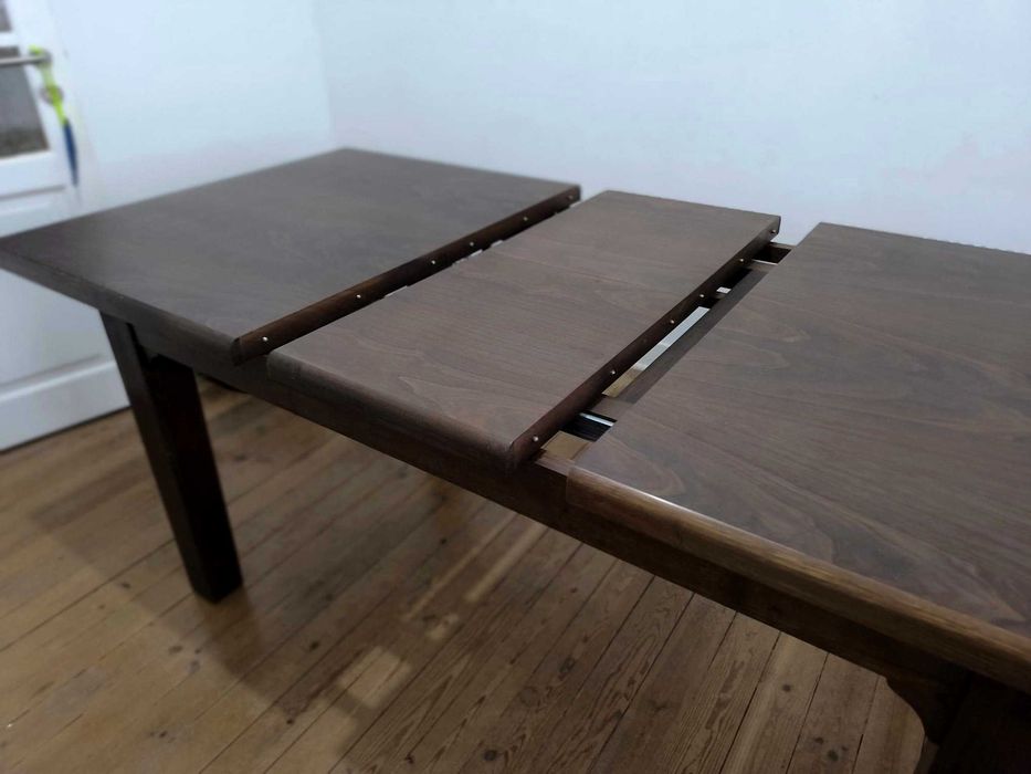 Mesa de Jantar Extensível em Madeira Maciça + 6 Cadeiras – 1100€