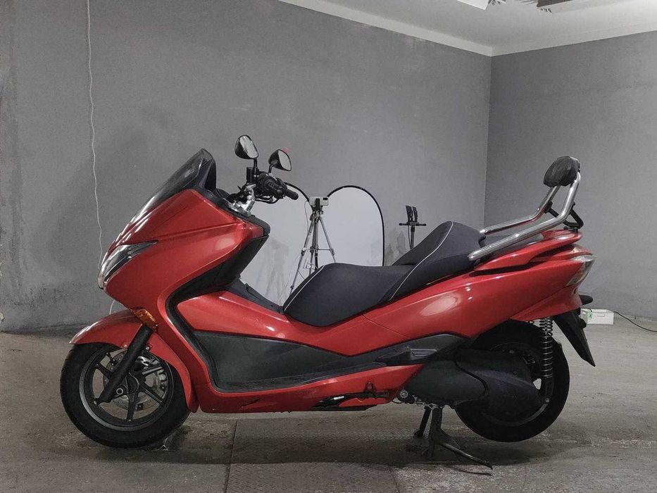 Максі скутер з Японії Honda Forza 250 Z MF10 в АртМото Київ правий