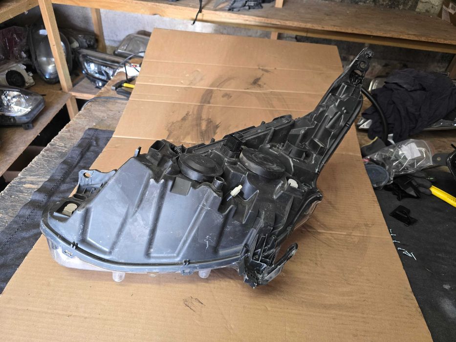 lampa przód Peugeot 208 I lift led