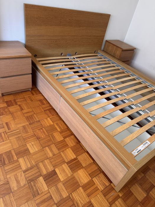 Cama casal Malm + 2 mesas cabeceiras + estrado + 4gavetões