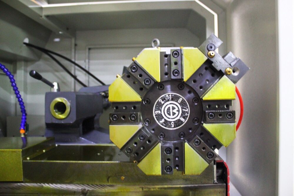 Станок токарний з ЧПК