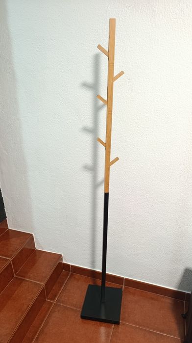 Cabide de pé madeira e ferro