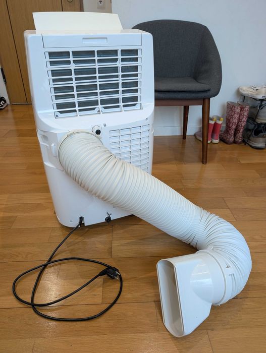 Ar condicionado portátil em excelente estado com bomba de calor.