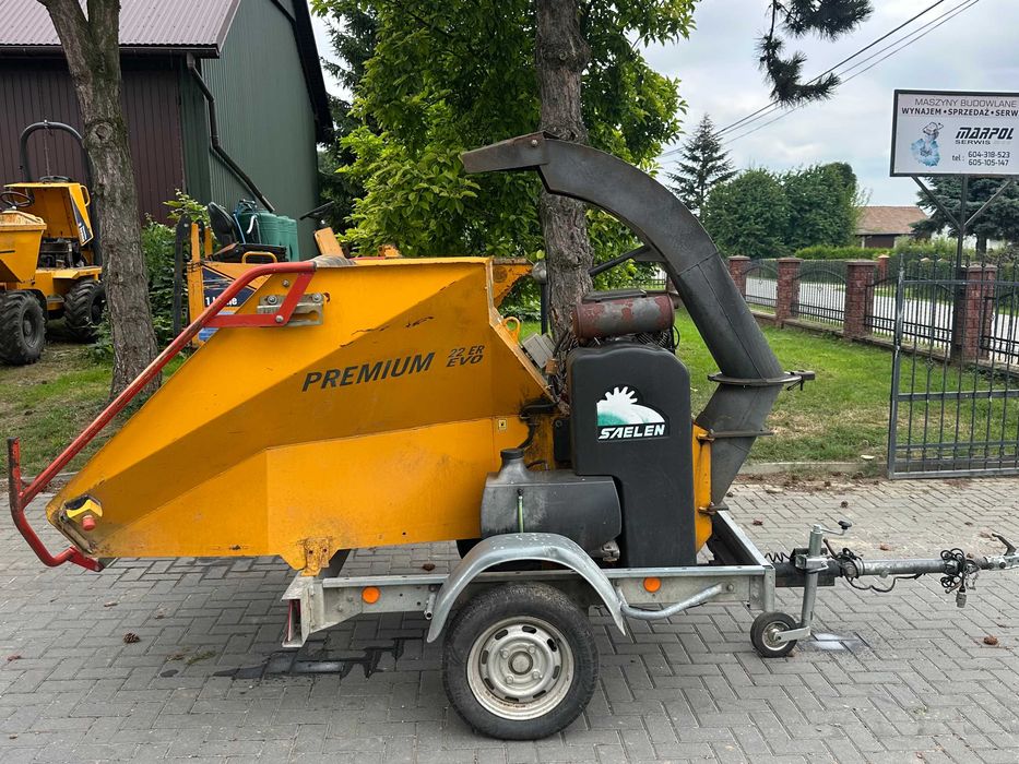 Rozdrabniacz do gałęzi Saelen Premium 22 ER Evo z silnikiem Vanguard 22 KM na przyczepce - Profesjonalny rębak do gałęzi o grubości do 13cm