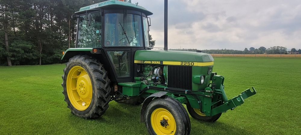 John deere 2250 z tuzem 5200mt