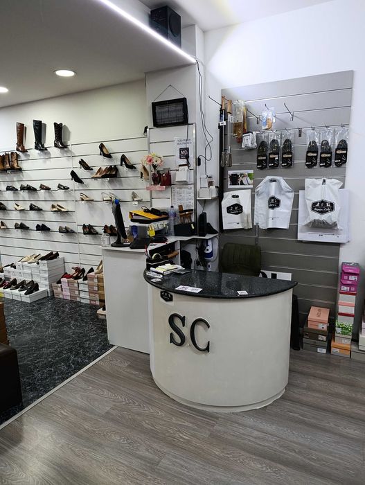 Trespasse Sapataria em centro comercial com 80m2