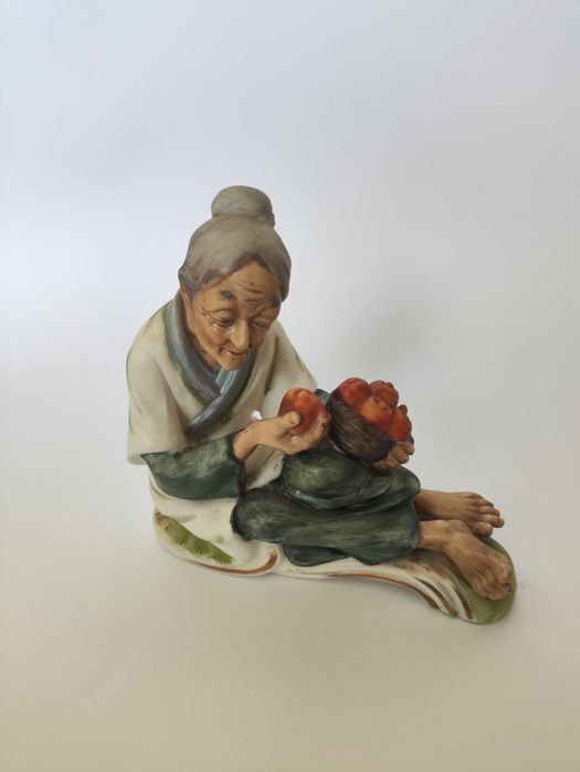 Esculturas em porcelana japonesas
