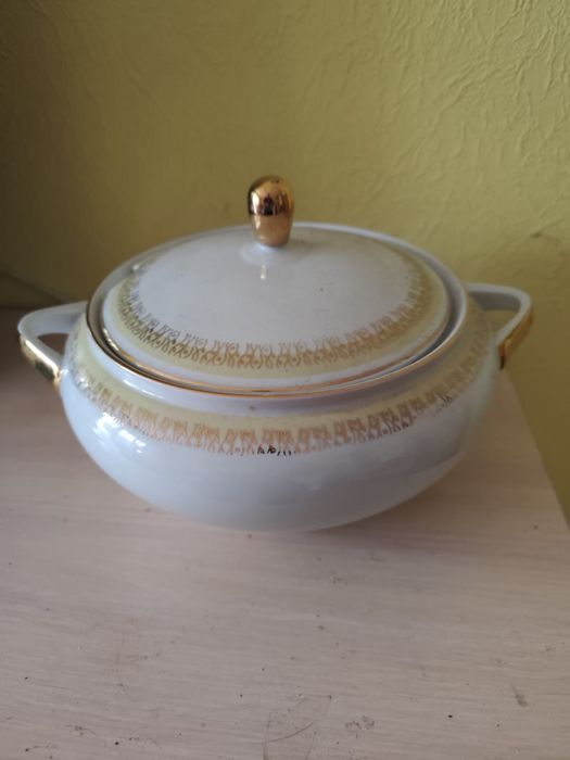 Супниця з кришкою