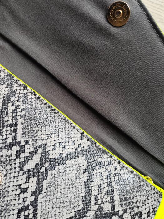 Nowa torebka kopertówka skóra węża szara neonowa