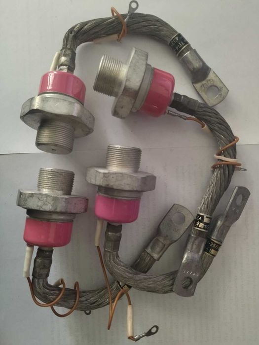 Тиристори ТЛ4-250-7 лавинні нові радянські без радіатора