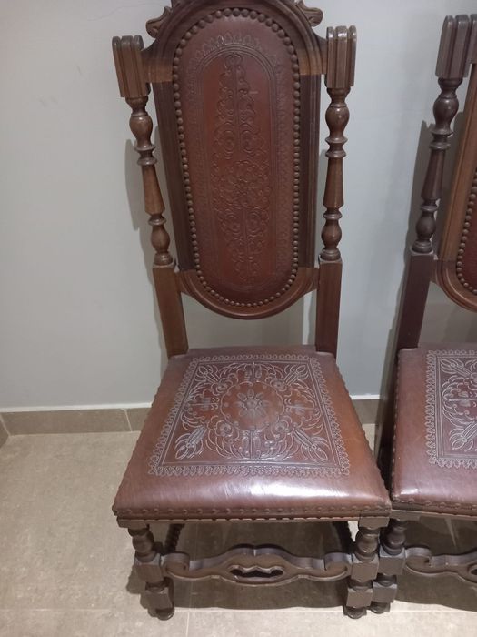 Cadeiras de jantar clássicas
