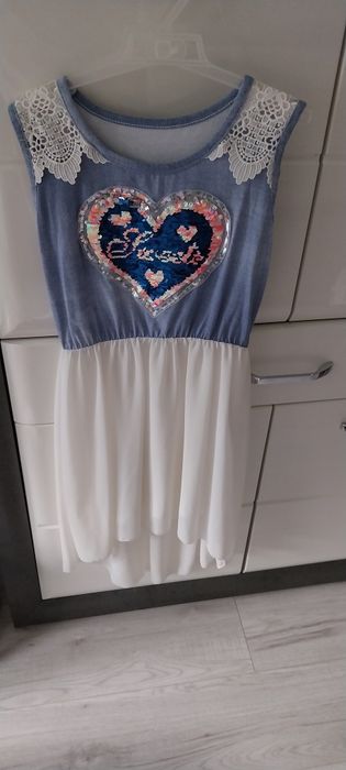 Sprzedam sukienkę dla dziewczynki