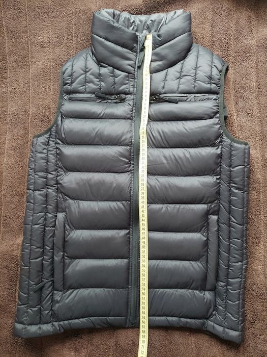 Жилетка безрукавка фірми Poolman оригінал 

Розмір по бірці: S

Вага: