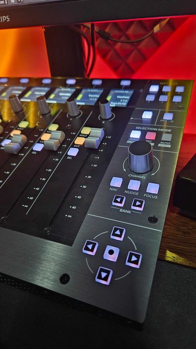 SSL UF8 Controlador de DAW c/ 3 anos de GARANTIA