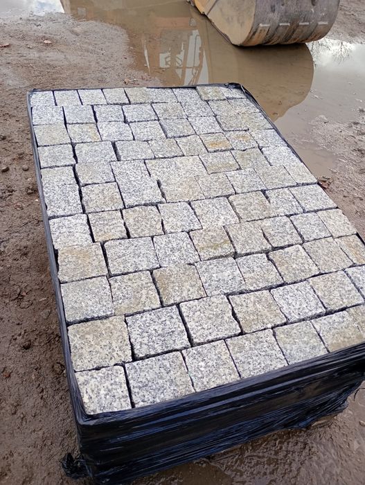 Kostka granitowa, palisada, słupki graniczne