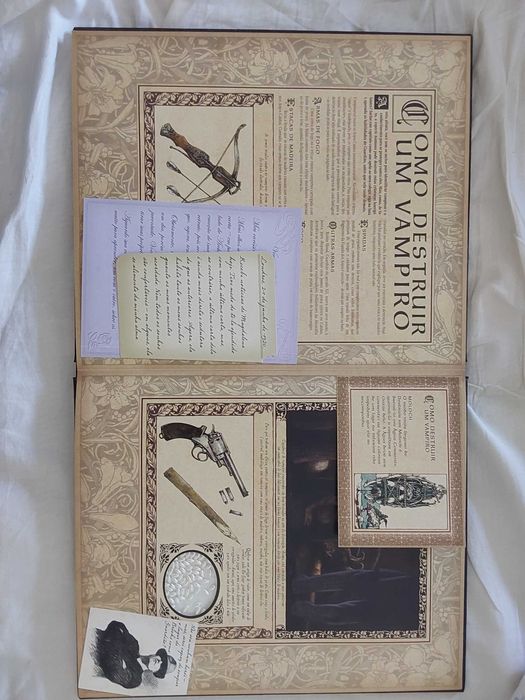 Vampirologia: A Verdadeira História dos Anjos Caídos" (Edição Especial da Brinque-Book). - como novo