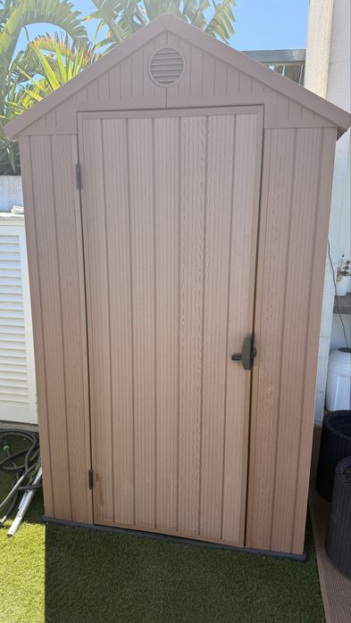 Abrigo de resina 125,8x205X184,5 2,2 M² castanho Keter Darwin