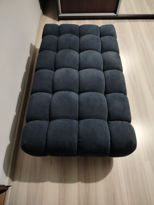 Sprzedam pufę kolor granat.