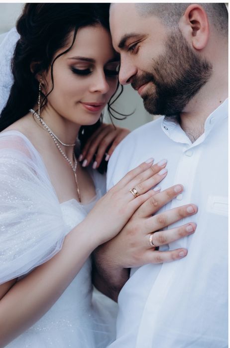 Манікюр, нарощування нігтів, макіяж