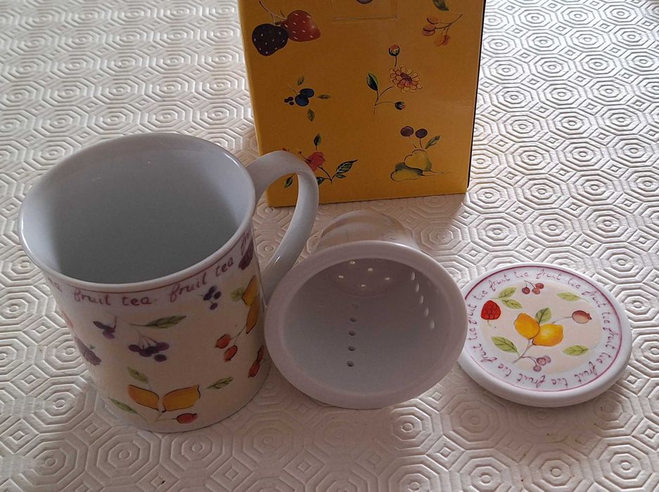 Porcelain tea mug.430935372989747202