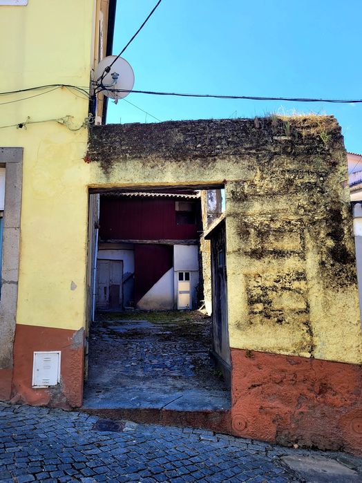 Edifício com logradouro