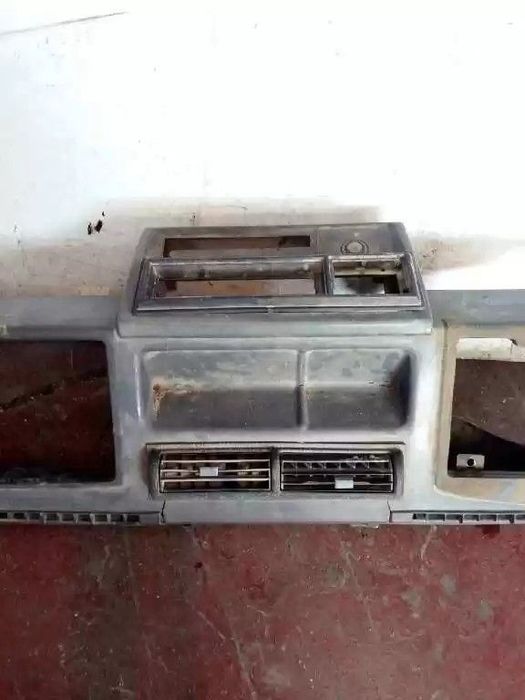 TABLIER MERCEDES-BENZ CLASSE E 1990 -68100JX56A