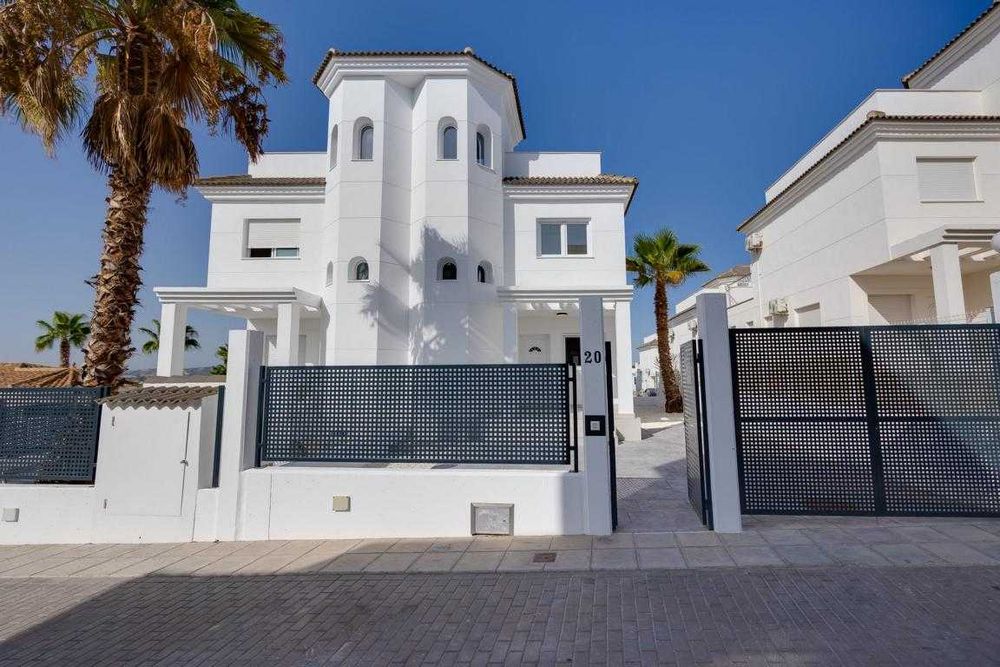 Nowa willa 3 sypialnie, ogród, solarium, basen – San Fulgencio